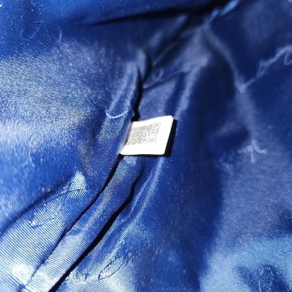 Vera Bradley Cuban Stamps Triple Zip Hipster - Picture 8 of 8